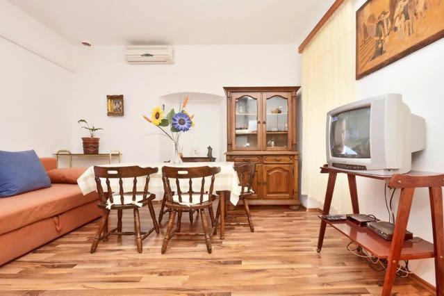 Omis Center Vila Bagian luar foto