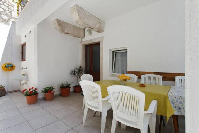 Omis Center Vila Bagian luar foto